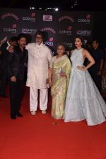 Shahrukh KHan, Amitabh Bachchan, Jaya Bachchan, Aishwarya Rai Bachchan at 14th Sansui COLORS Stardust Awards on 19th Dec 2016